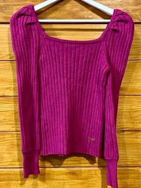 ANDREW MARC - FUSHIA RIBBED SWEATER WITH SCOOPED NECKLINE
